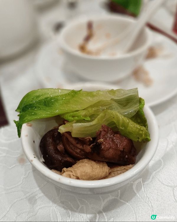 今日係年二十，我們選擇在就近的酒樓，提早食團年飯，酒樓已推出...