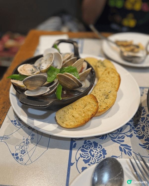 土瓜灣 Heysohut 呢餐好有驚喜，前菜白酒煮蜆配蒜蓉多...