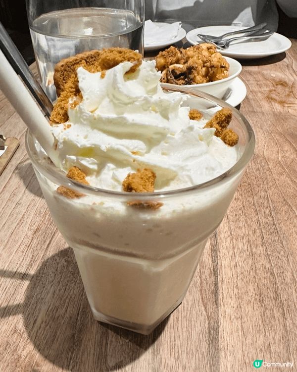 觀塘工業區裏的美食， 🧇新鮮蜜瓜配朱古力雪糕竹炭糯米窩夫