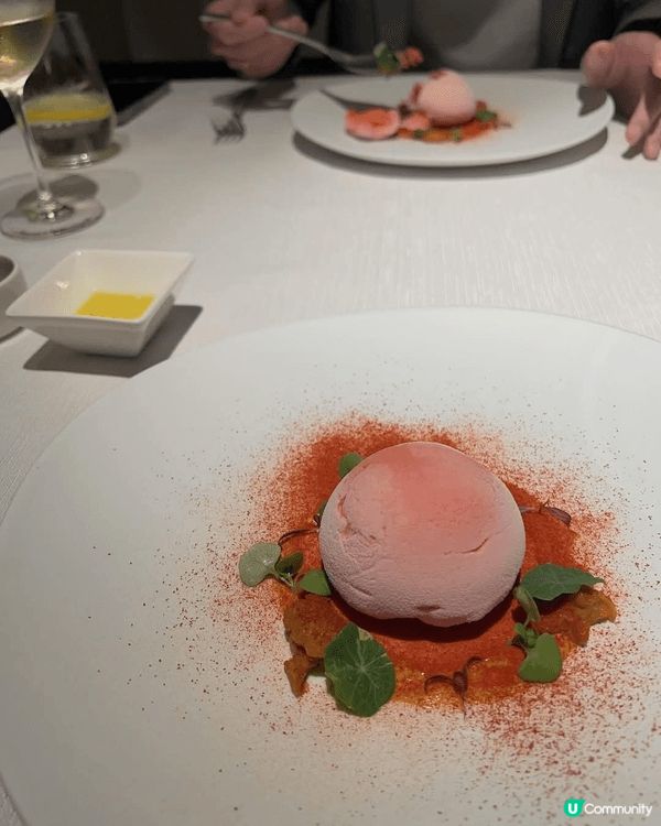 同男朋友去半島酒店慶祝拍拖8週年，環境氣氛非常浪漫，食物精緻...