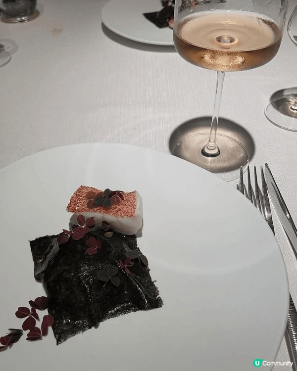 同男朋友去半島酒店慶祝拍拖8週年，環境氣氛非常浪漫，食物精緻...