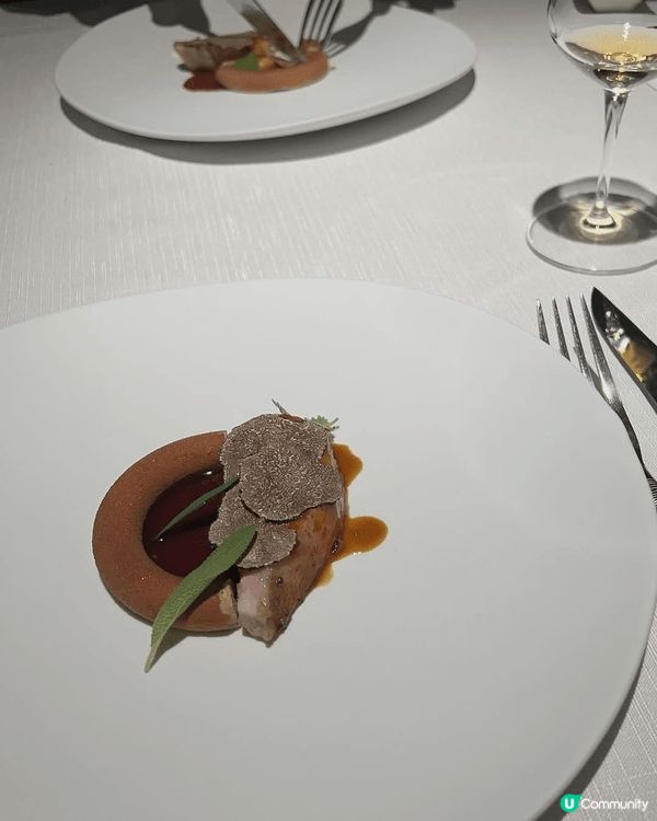 同男朋友去半島酒店慶祝拍拖8週年，環境氣氛非常浪漫，食物精緻...