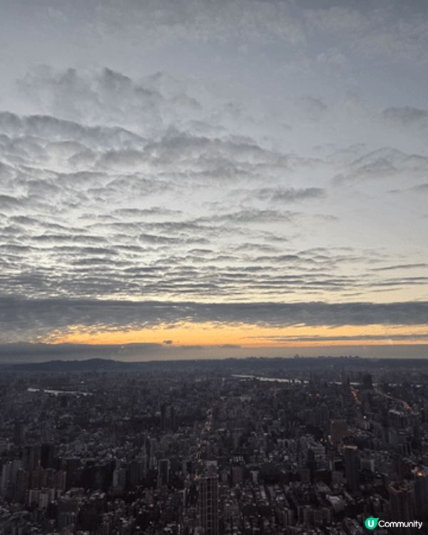 第一次同小朋友去旅行，小朋友一直都好驚搭飛機，怕好大聲，最後...