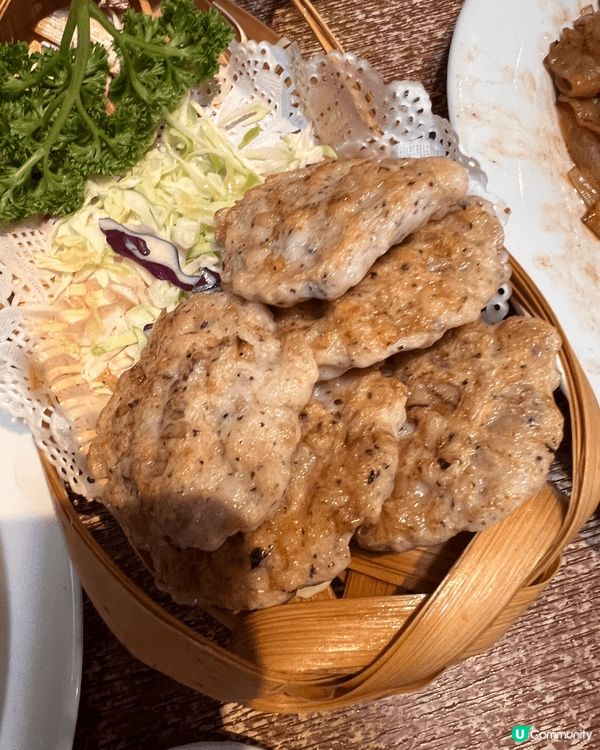 位于荃灣的人氣本地餐廳楚撚記，很有特色的大牌檔裝潢，菜式多樣...