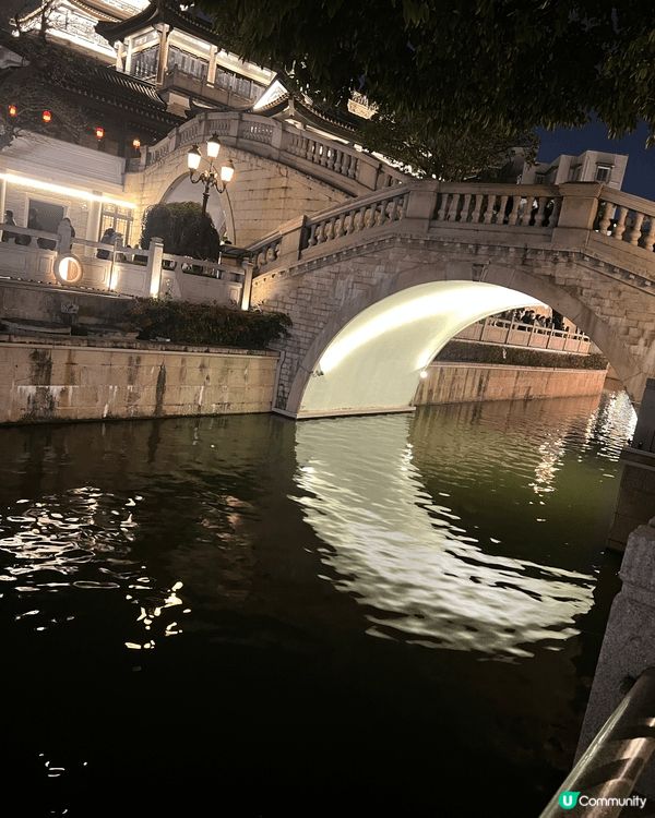 吃在廣州！👍美食已讓人大飽口服，再加上小橋流水彎月靚景，讓人...