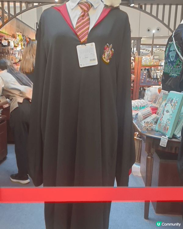 哈利波特迷必去地點，小時候超級想穿魔法學校的校服，然後說［去...