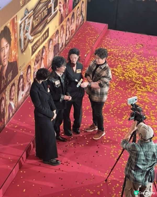 有幸參與到夜王明星首影！電影播放之前，一班演唱會係奧海城中庭...
