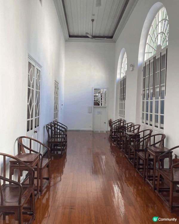 伯多祿五世劇院（現多稱「崗頂劇院」）是澳門極具代表性的歷史建...