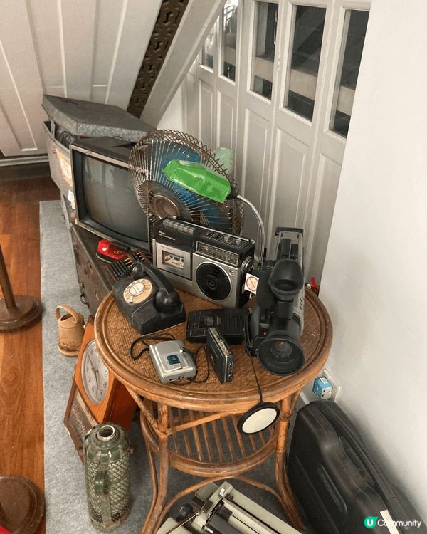 伯多祿五世劇院（現多稱「崗頂劇院」）是澳門極具代表性的歷史建...