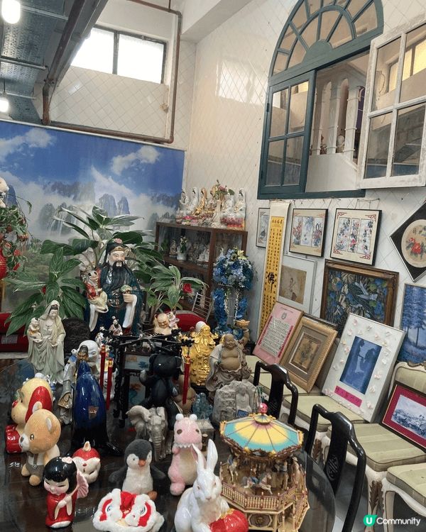 伯多祿五世劇院（現多稱「崗頂劇院」）是澳門極具代表性的歷史建...