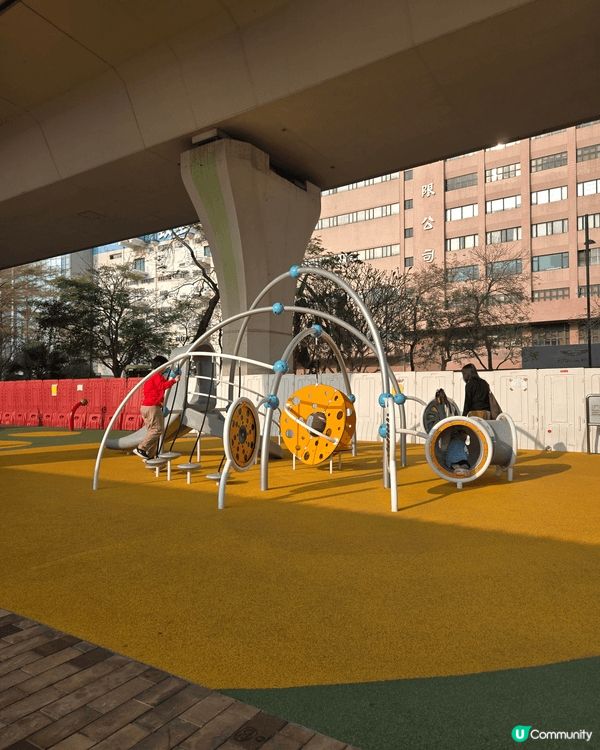 觀塘海濱適合一家親子遊玩 