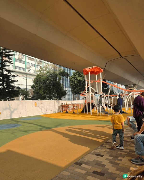 觀塘海濱適合一家親子遊玩 