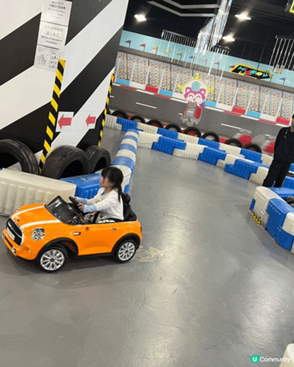 香港其實有好多親子活動地方，例如商場充氣彈床、冒險樂園賽車場...