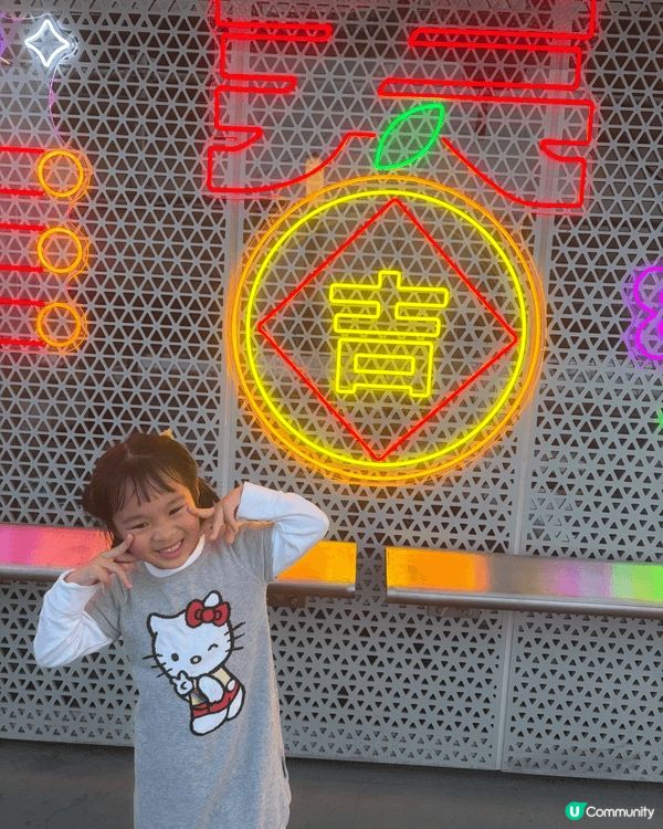 今日大年初四，我們去了東岸板道半日遊，吹了泡泡和玩了攀爬遊戲...