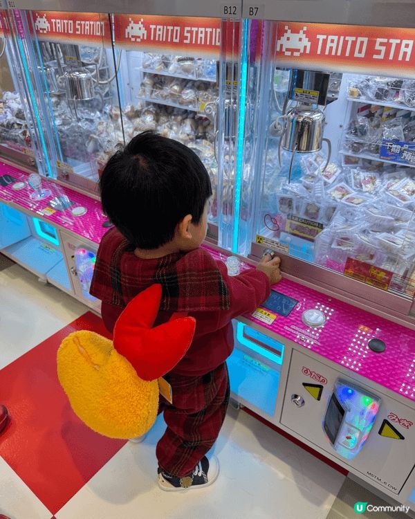 新年梗係去公園放電，然後再去夾公仔，最後點都要同桃花影張相，...