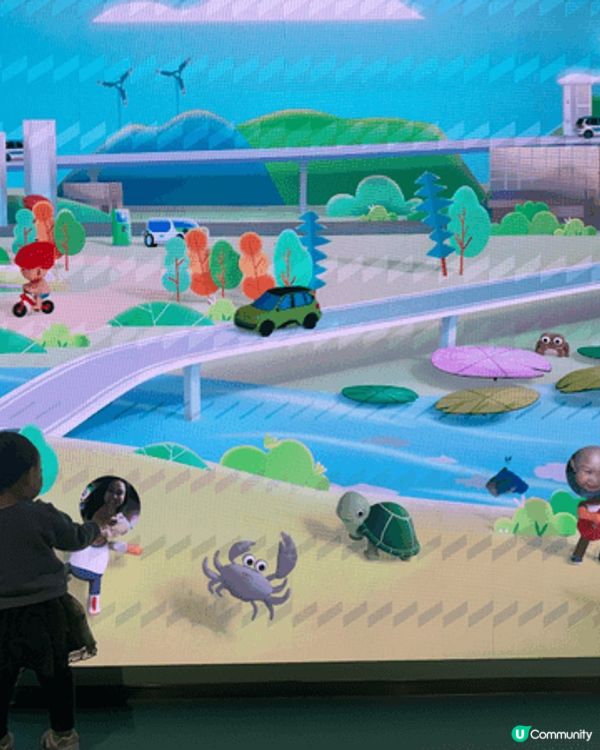 在這個陽光明媚的家庭日，我們來到了動植物公園，享受了一整天的...