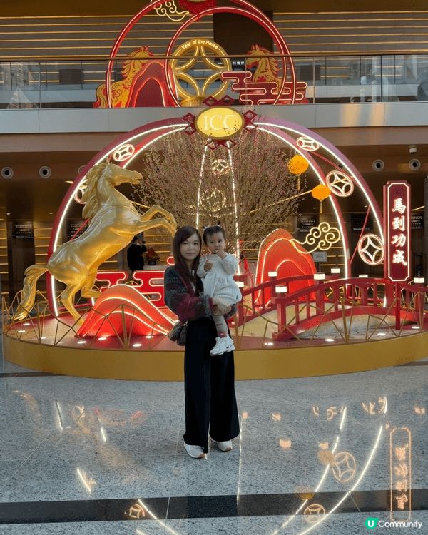 農曆新年期間帶咗囡囡遊走港九新界唔同互外地方同商場，尋找不同...