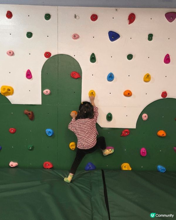 小朋友最愛走動，爬高爬低。如能在playhouse裡面玩，真...