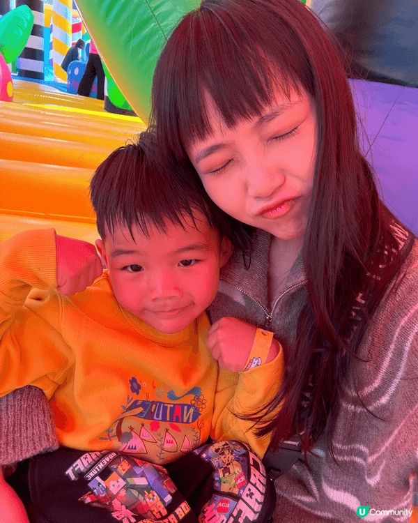 西九文化區有一個充氣遊樂場，趁新年帶小朋友彈住過年，呢個充氣...