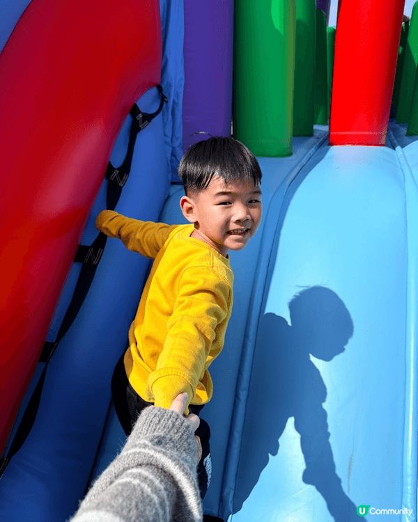 西九文化區有一個充氣遊樂場，趁新年帶小朋友彈住過年，呢個充氣...