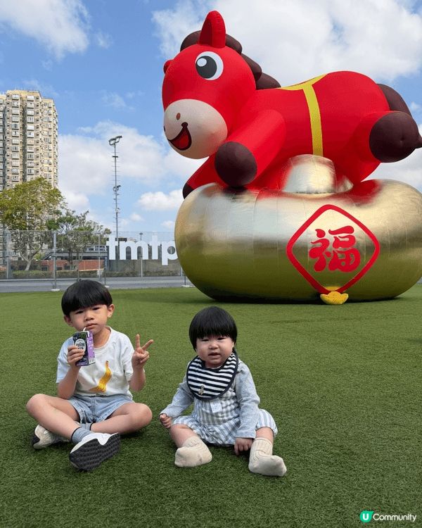 今個新年當然唔少得同小朋友周圍去玩啦，去咗年宵食咗凍冰冰嘅芒...