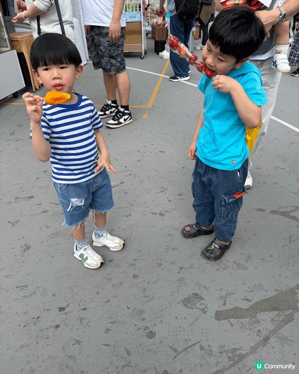 今個新年當然唔少得同小朋友周圍去玩啦，去咗年宵食咗凍冰冰嘅芒...