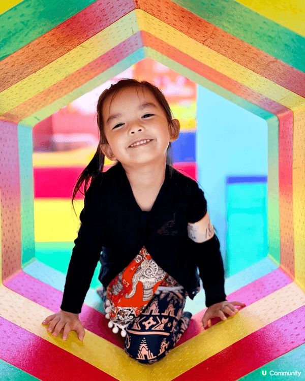 小女在Playhouse玩樂，其中穿著消防員製服扮演消防員拍...