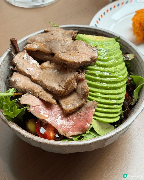 呢份牛扒牛油果沙律碗真係我最近最愛的me time小確幸🥩🥑...