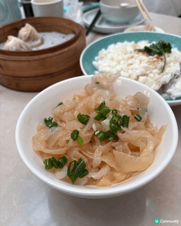 去裴翠食上海野，當然要食最經典嘅小籠包、海蜇同賽螃蟹！