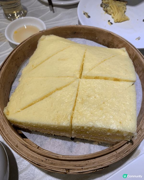 走進元朗的大榮華酒樓，仿佛踏入了舊日圍村酒席的場景。白桌布、...