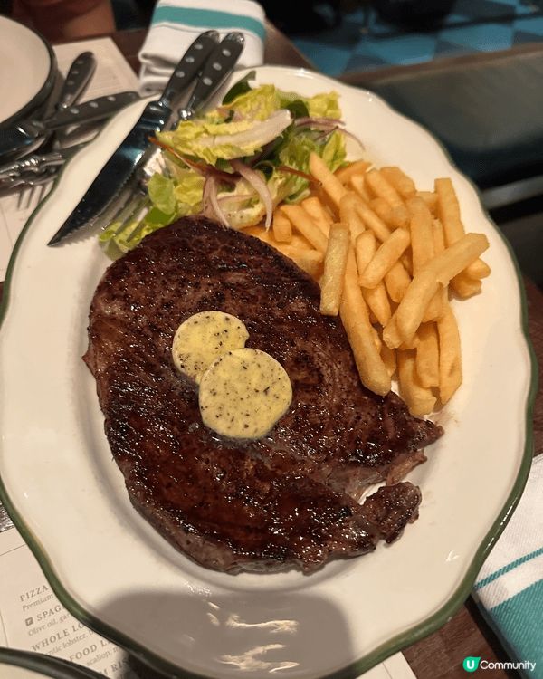 Frites 一間比利時餐廳，逢星期二牛扒之夜半價， 十分美...