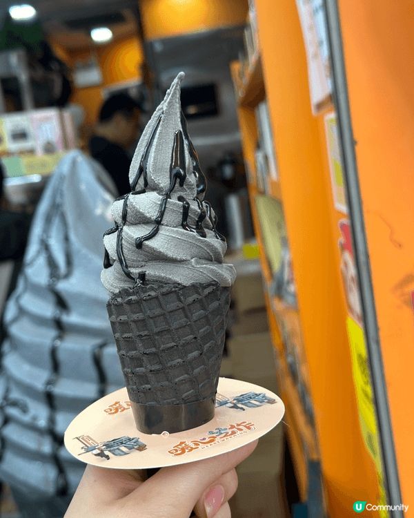 近期人氣大熱嘅暖心芝作黑芝麻雪糕真係勁好食！黑芝麻味道勁濃郁...