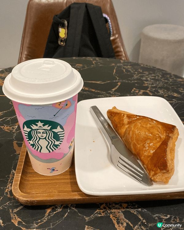 我最喜歡士多啤梨蛋糕，中間有很多士多啤梨，仲有芝士