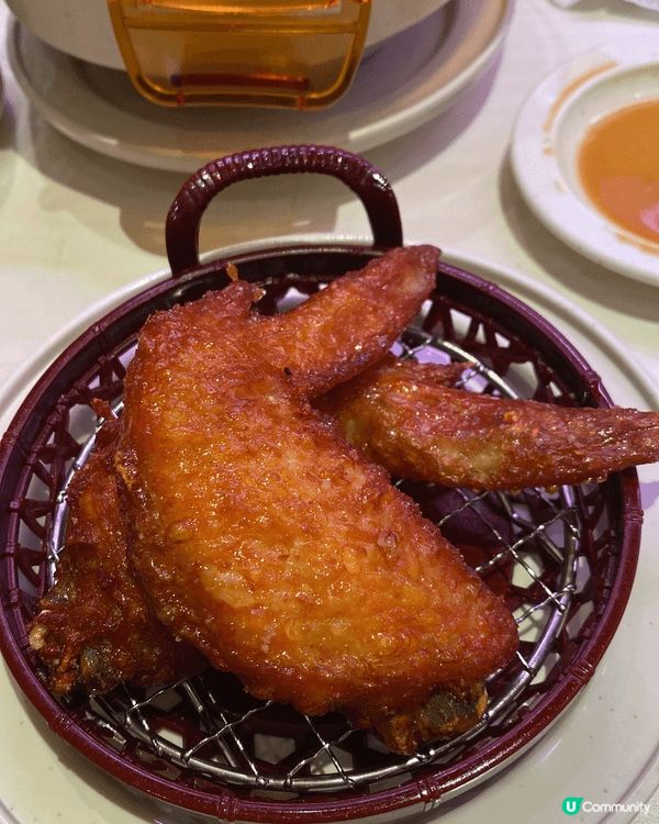 我最喜歡士多啤梨蛋糕，中間有很多士多啤梨，仲有芝士