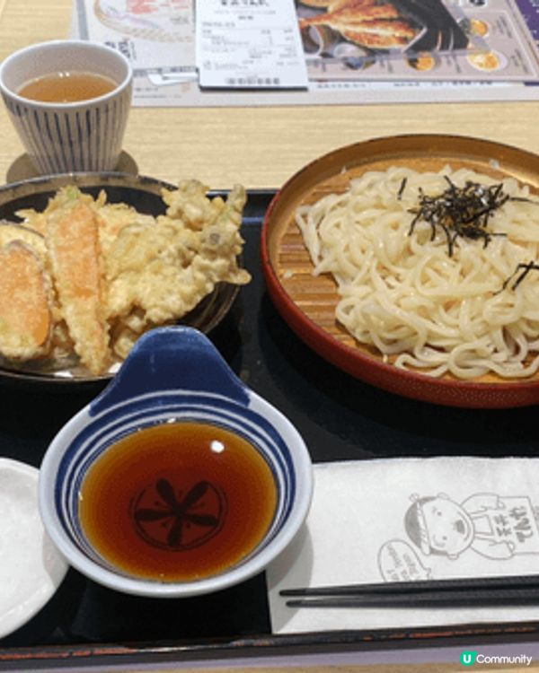 我最喜歡士多啤梨蛋糕，中間有很多士多啤梨，仲有芝士