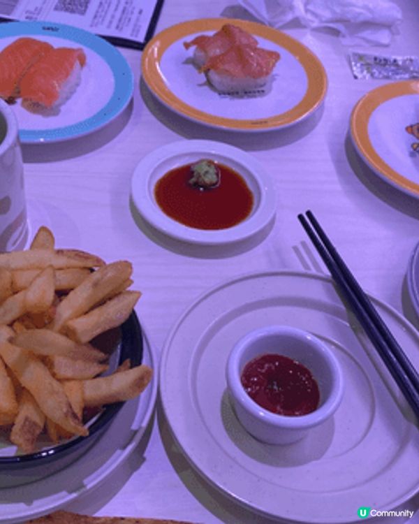 我最喜歡士多啤梨蛋糕，中間有很多士多啤梨，仲有芝士