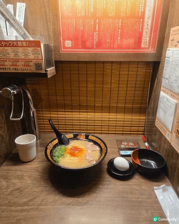 我喺博多中洲站落，入到一蘭本社，紅燈籠嘅外牆好醒目，屋台風味...