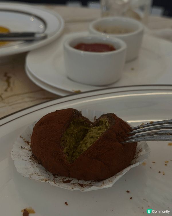 呢間Cafe超有feel～招牌法式吐司鬆軟綿密，淋滿蜜糖超治...