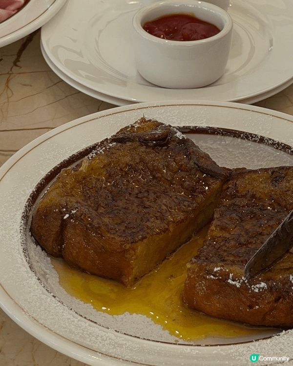 呢間Cafe超有feel～招牌法式吐司鬆軟綿密，淋滿蜜糖超治...