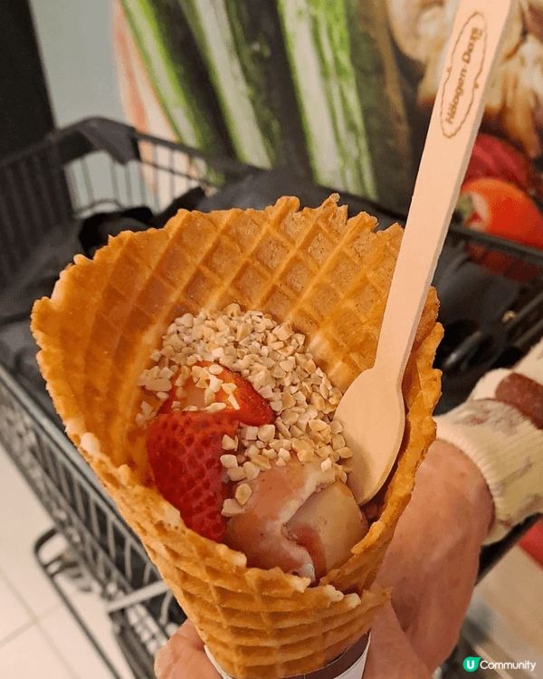 我最鍾意食Häagen-dazs嘅窩夫甜筒, 食完人都開心曬...