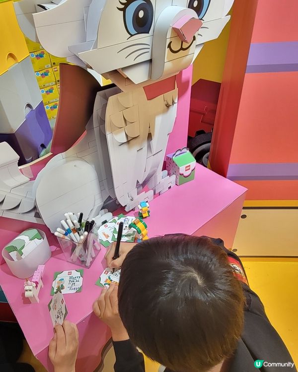 全港首個LEGO動物萌友互動專
區 ! 免費認養寵物