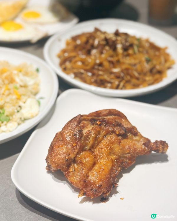 厚豬扒尊門店嘅元朗冰室,好多嘢食,午市炒粉炒麵炒飯,勁多選擇...