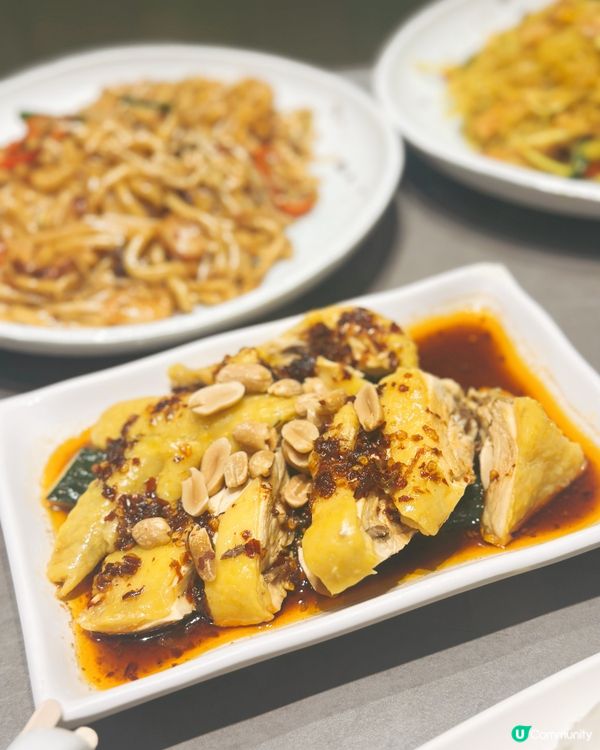 厚豬扒尊門店嘅元朗冰室,好多嘢食,午市炒粉炒麵炒飯,勁多選擇...