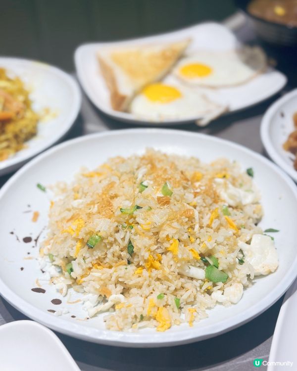 厚豬扒尊門店嘅元朗冰室,好多嘢食,午市炒粉炒麵炒飯,勁多選擇...