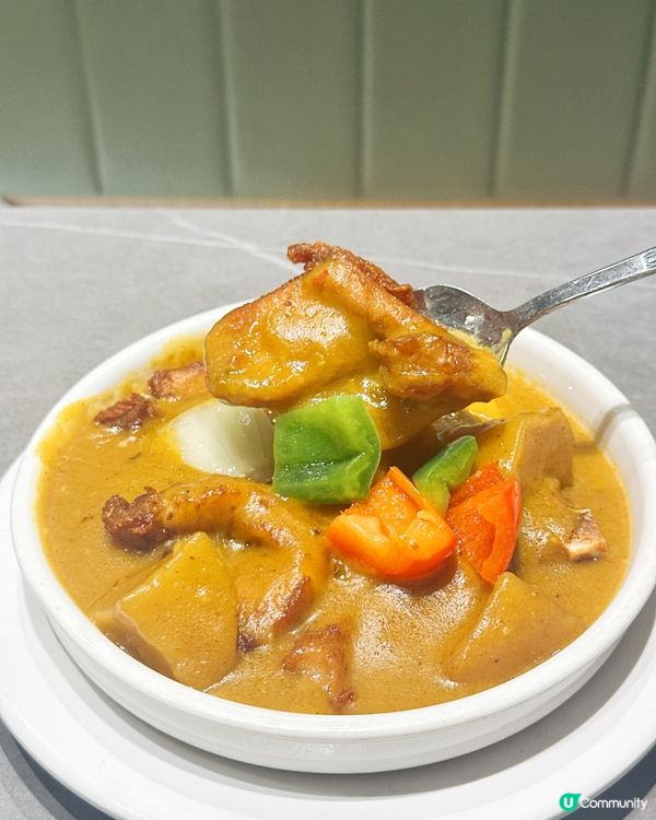 厚豬扒尊門店嘅元朗冰室,好多嘢食,午市炒粉炒麵炒飯,勁多選擇...