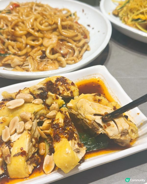 厚豬扒尊門店嘅元朗冰室,好多嘢食,午市炒粉炒麵炒飯,勁多選擇...