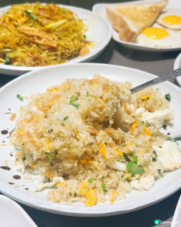 厚豬扒尊門店嘅元朗冰室,好多嘢食,午市炒粉炒麵炒飯,勁多選擇...