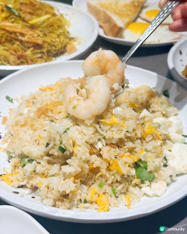 厚豬扒尊門店嘅元朗冰室,好多嘢食,午市炒粉炒麵炒飯,勁多選擇...