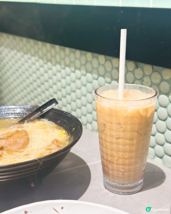 厚豬扒尊門店嘅元朗冰室,好多嘢食,午市炒粉炒麵炒飯,勁多選擇...