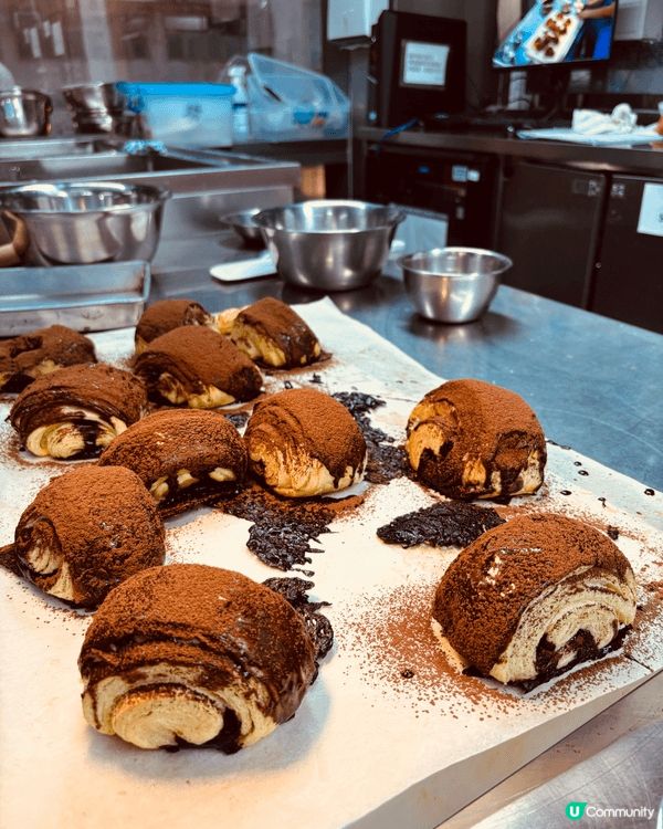 同朋友去上堂學整朱古力髒髒包 🍫🥐,過程真係好好玩!街外好少...